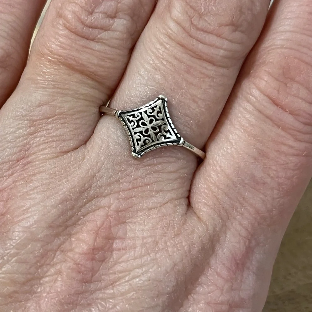 SOLID 925 STERLING SILVER BALI STYLE RING SIZE 8.5 DAINTY MINIMAL - Picture 2 of 8